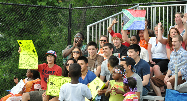 <strong>Defeated South Africa honored by fans.</strong>